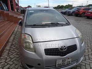 Toyota Vitz 2010 Silver