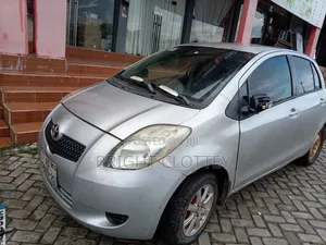 Toyota Vitz 2010 Silver