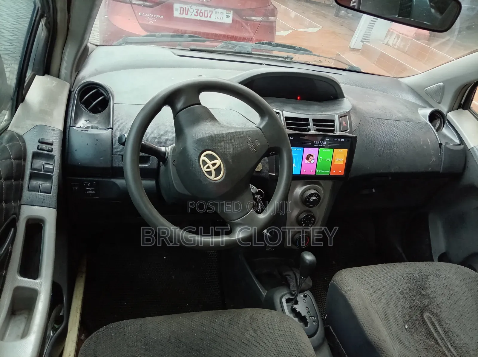 Toyota Vitz 2010 Silver