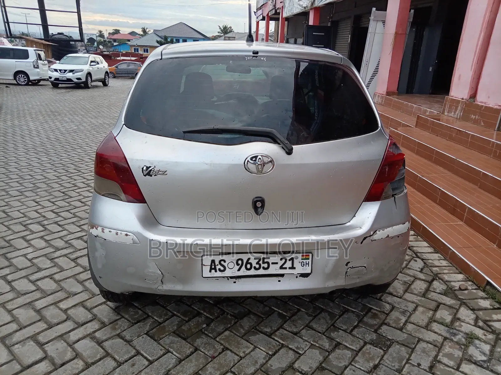 Toyota Vitz 2010 Silver