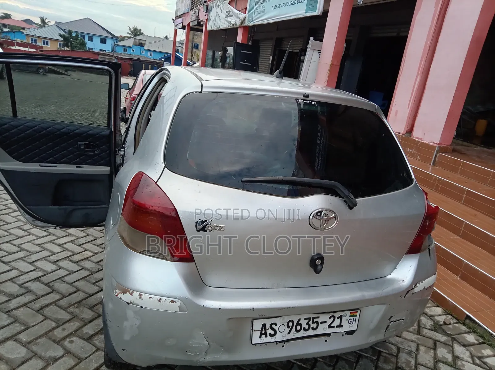 Toyota Vitz 2010 Silver