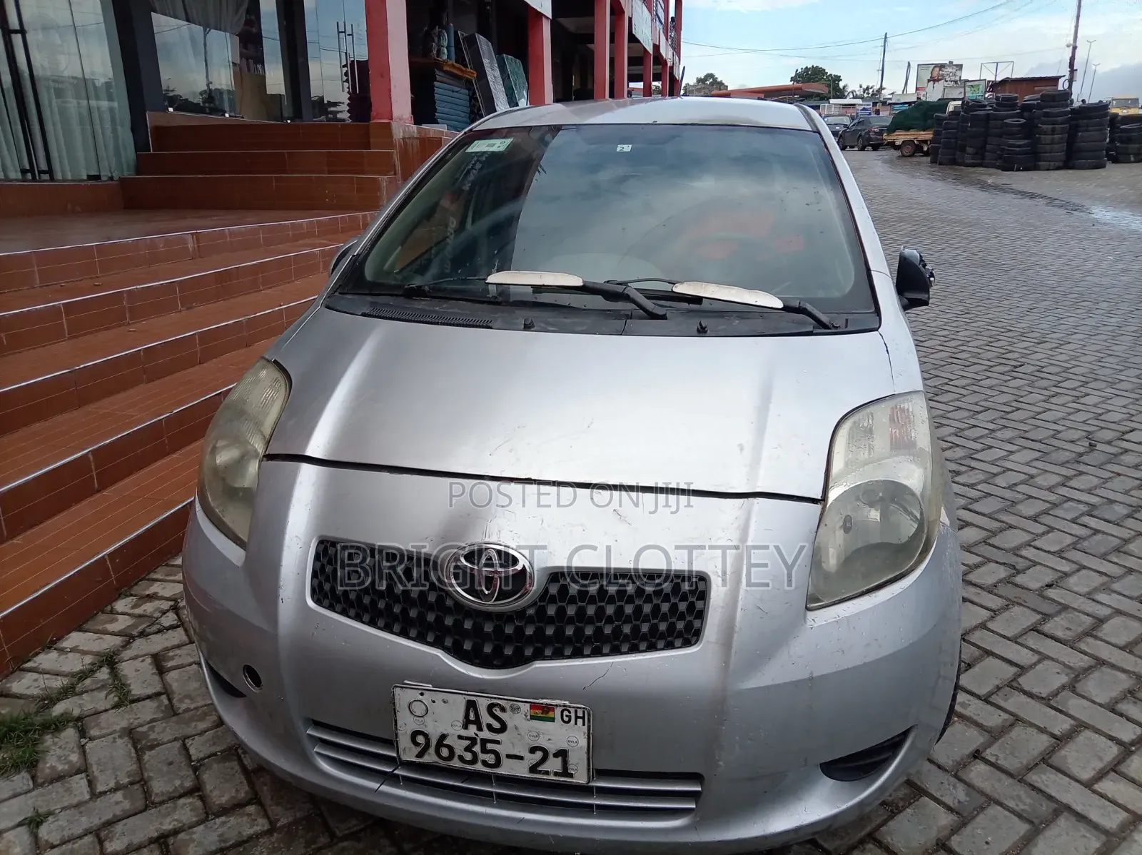 Toyota Vitz 2010 Silver