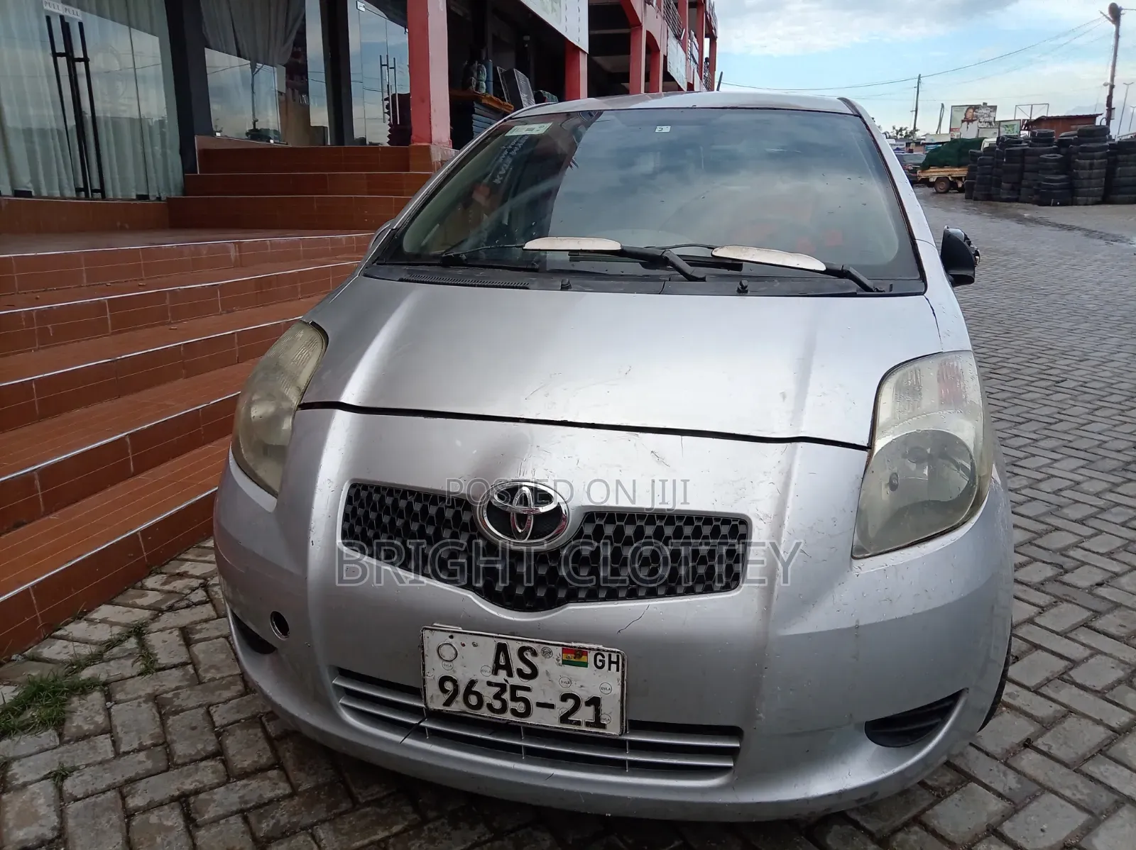 Toyota Vitz 2010 Silver