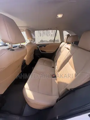 Toyota RAV4 XLE Premium AWD 2024 White