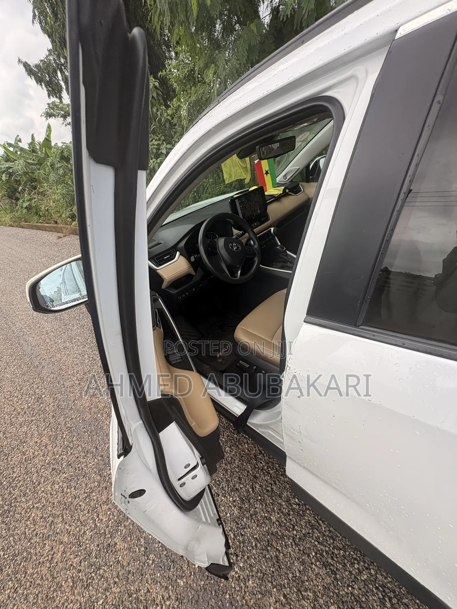 Toyota RAV4 XLE Premium AWD 2024 White