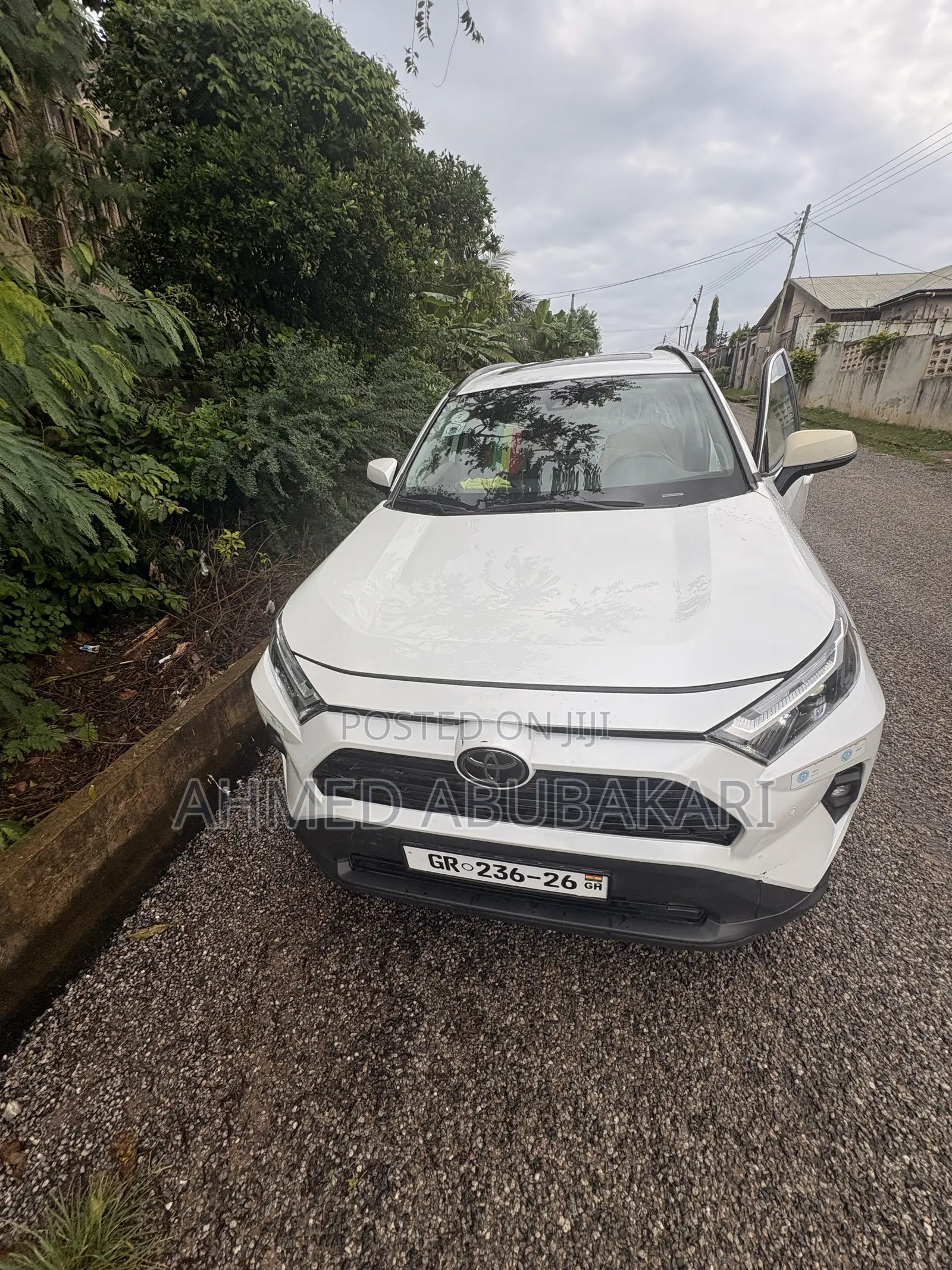 Toyota RAV4 XLE Premium AWD 2024 White