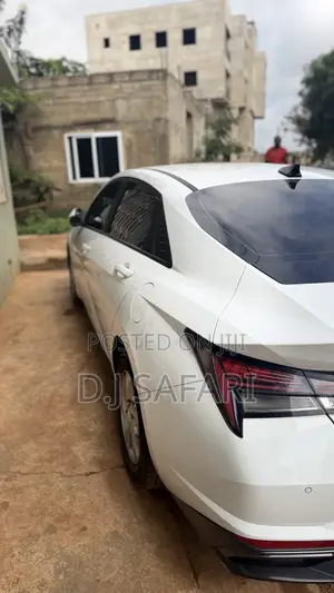 Hyundai Elantra Limited 2021 White