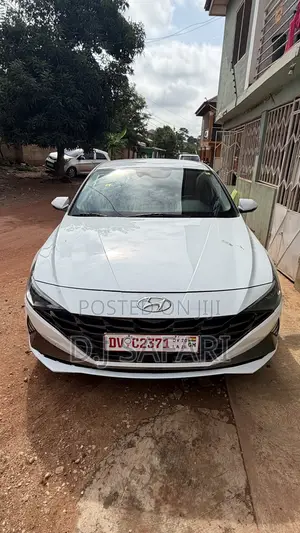 Hyundai Elantra Limited 2021 White