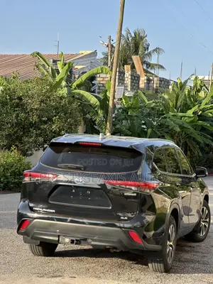 Toyota Highlander XLE 2022 Black