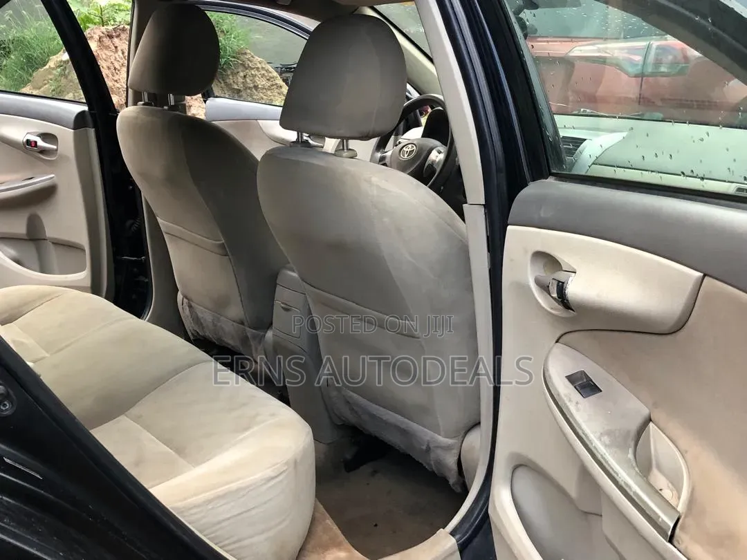 Toyota Corolla 2010 Black