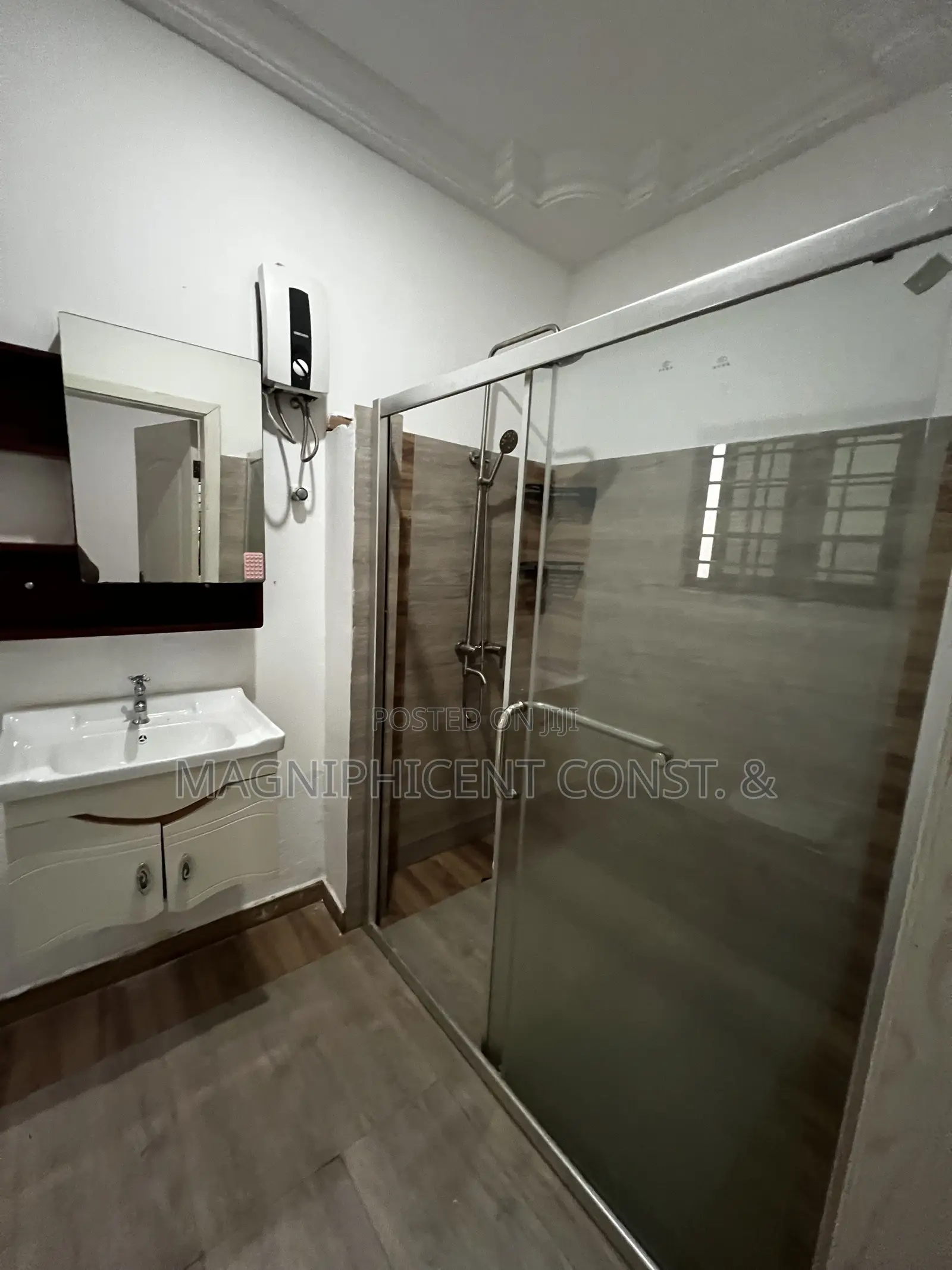 3bdrm House in Lakeside, Ashaley Botwe for rent
