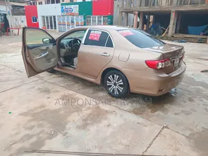 Toyota Corolla 2011 Brown