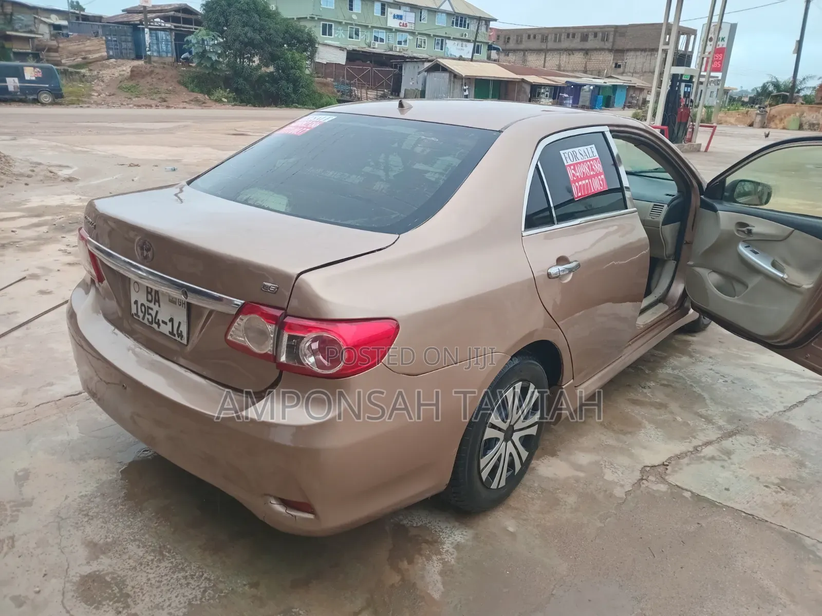 Toyota Corolla 2011 Brown