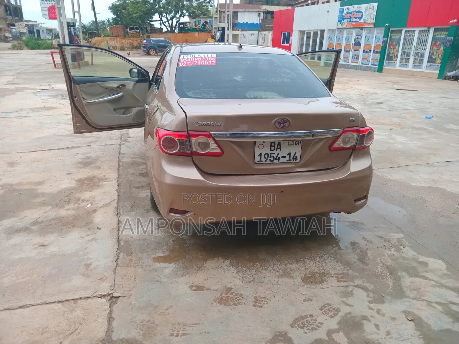 Toyota Corolla 2011 Brown