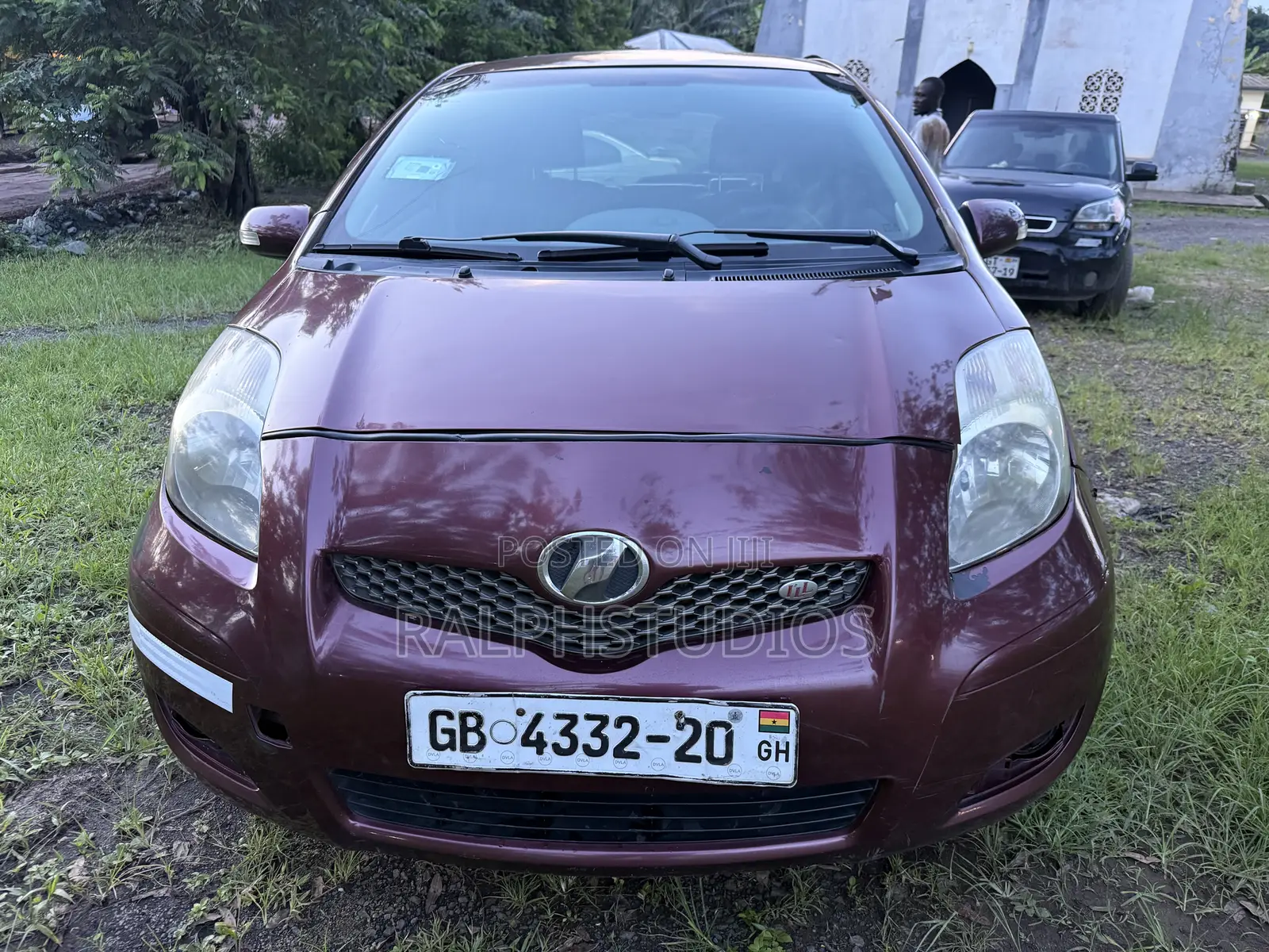 Toyota Vitz 1.3 FWD 5dr 2011 Beige