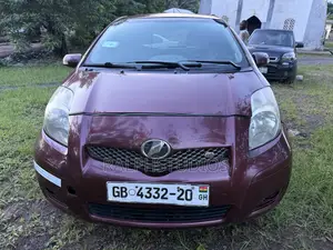 Toyota Vitz 1.3 FWD 5dr 2011 Beige