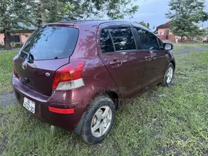 Toyota Vitz 1.3 FWD 5dr 2011 Beige