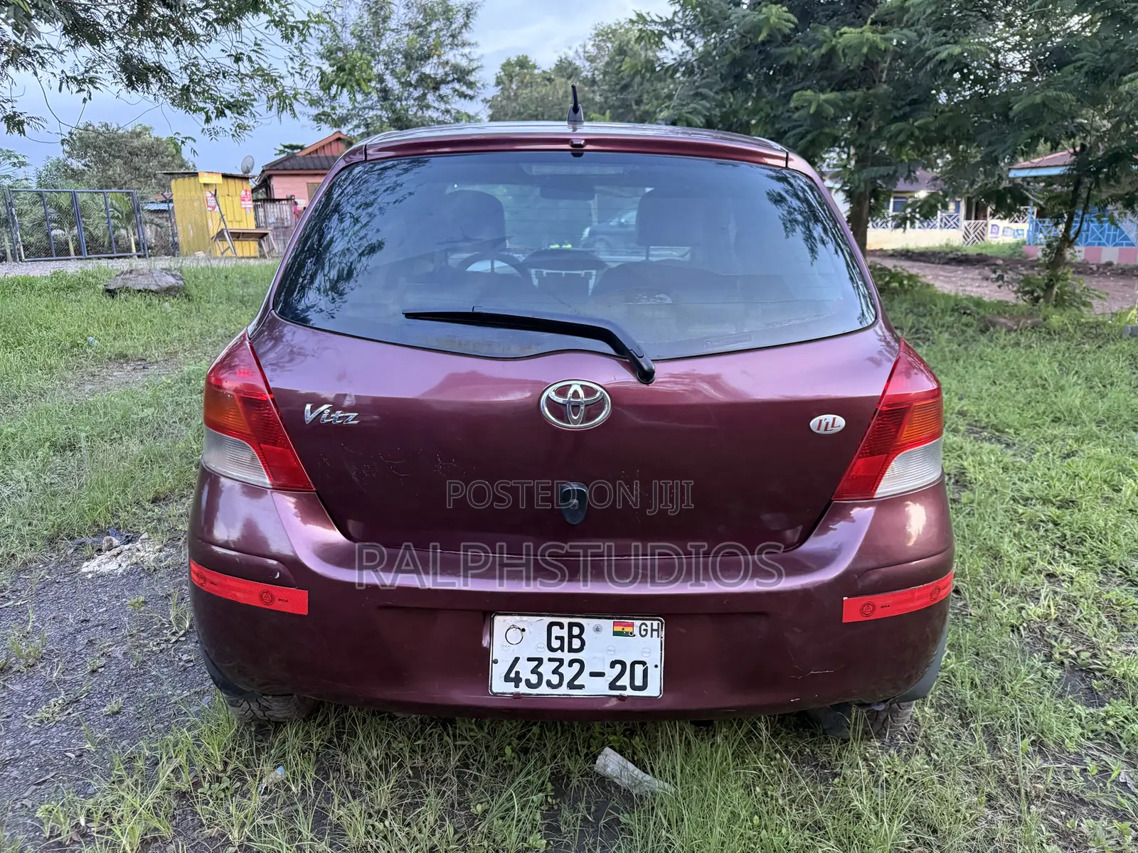 Toyota Vitz 1.3 FWD 5dr 2011 Beige