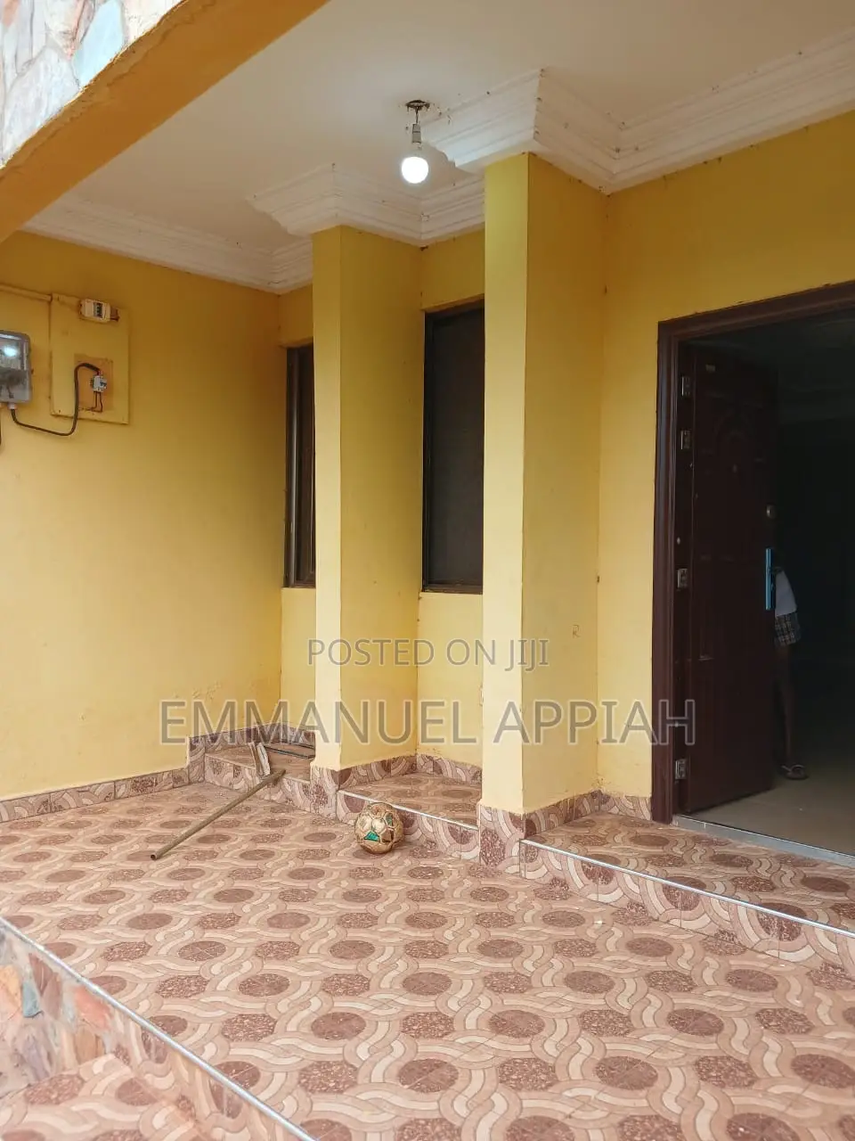4bdrm Apartment in Awoshei Market, Awoshie for rent