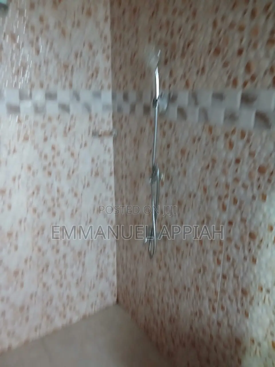 4bdrm Apartment in Awoshei Market, Awoshie for rent