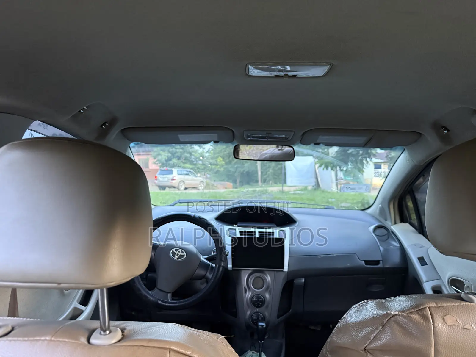 Toyota Vitz 1.3 FWD 5dr 2011 Beige