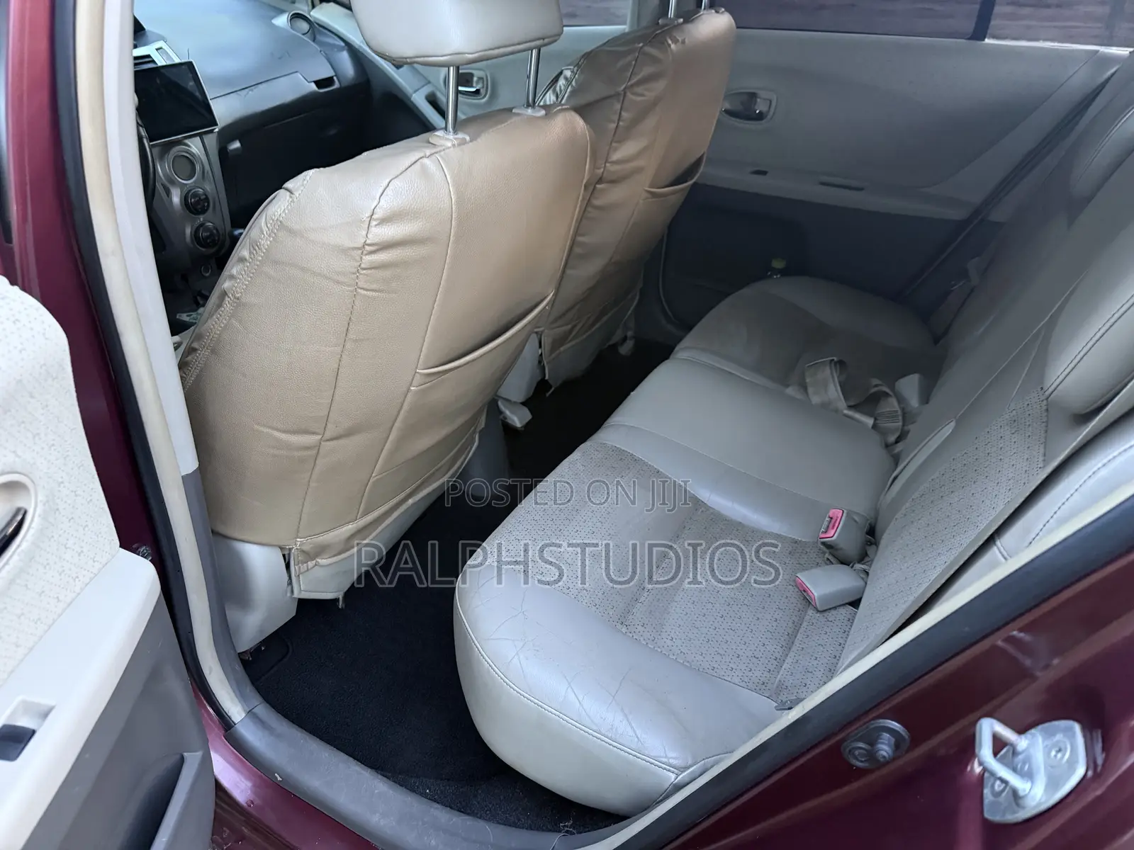 Toyota Vitz 1.3 FWD 5dr 2011 Beige