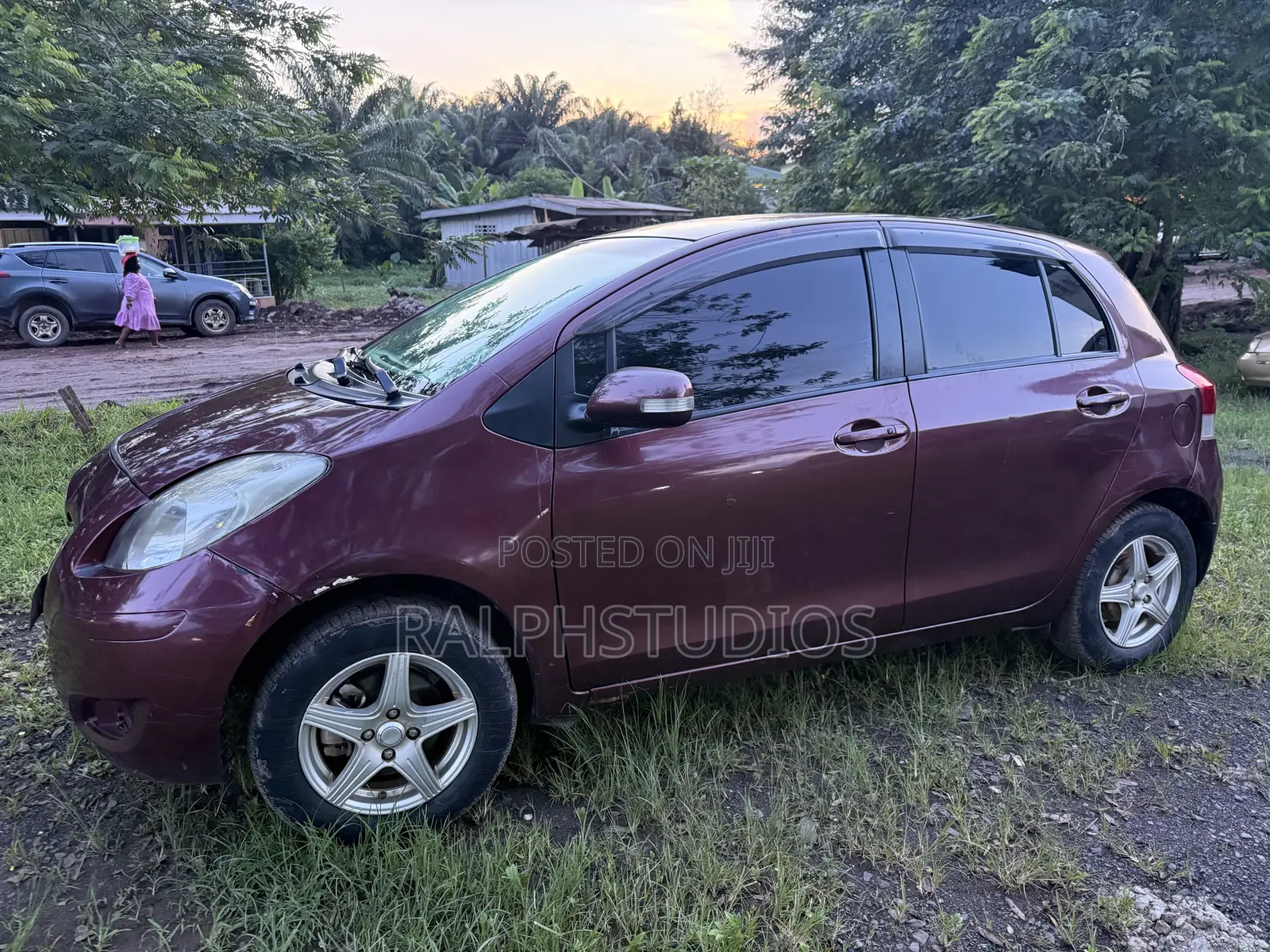 Toyota Vitz 1.3 FWD 5dr 2011 Beige