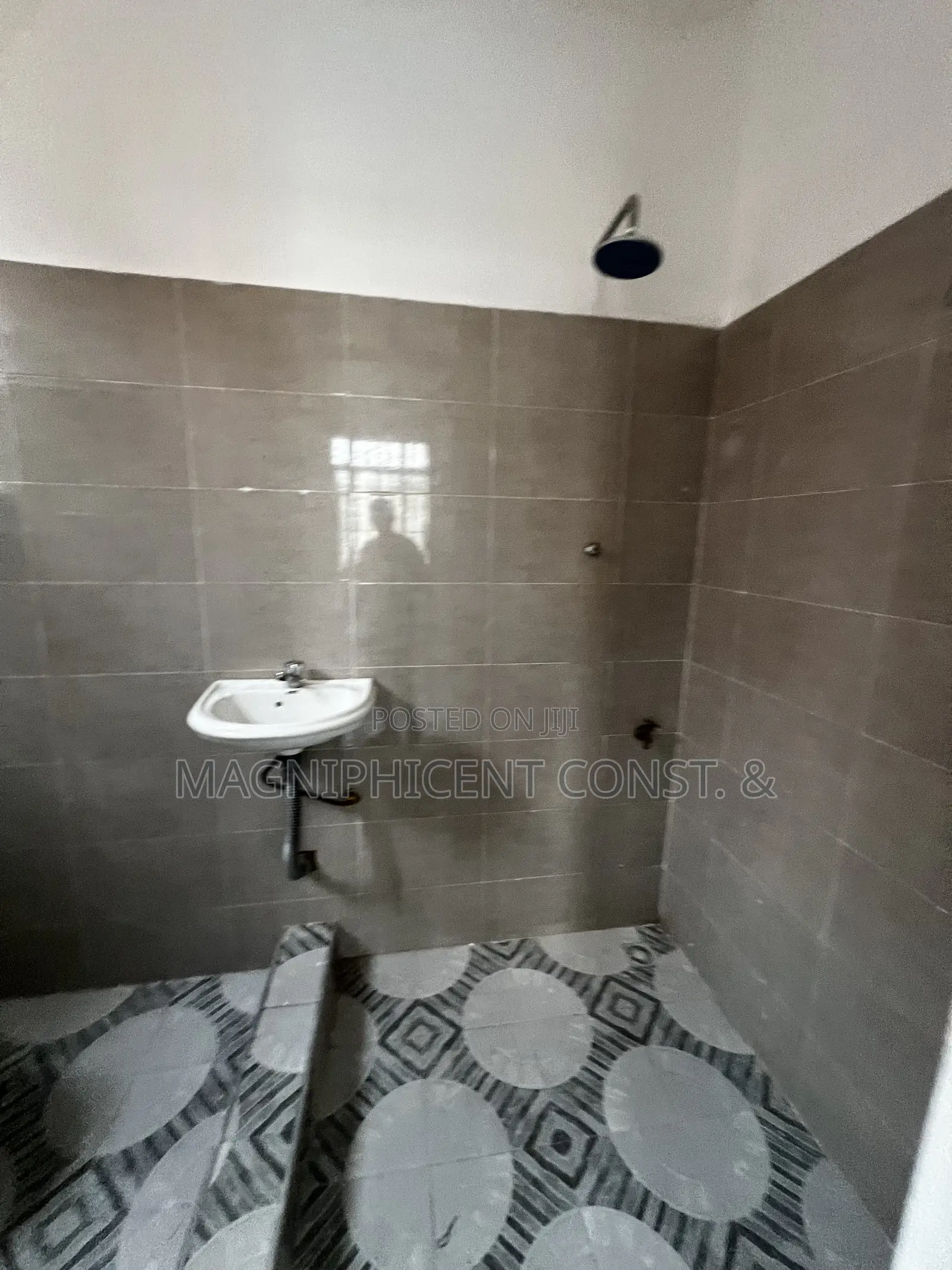 2bdrm Apartment in Lakeside, Ashaley Botwe for rent