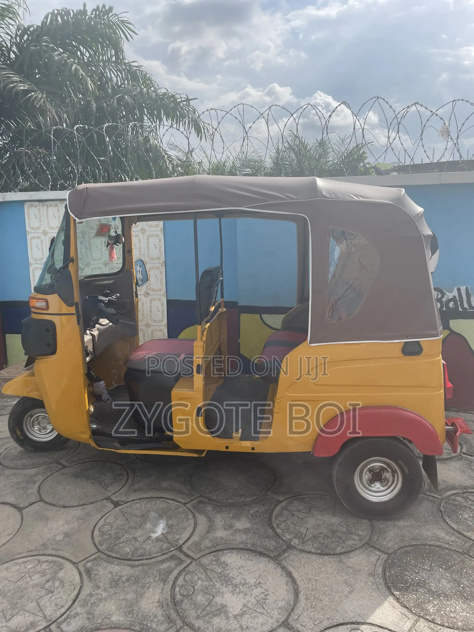 Bajaj RE 2022 Yellow