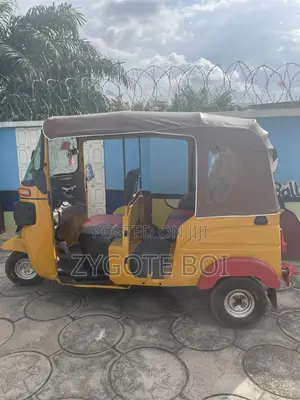 Bajaj RE 2022 Yellow