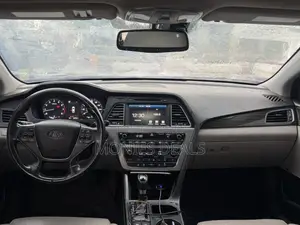 Hyundai Sonata Sport 2.0T Sedan FWD (2.0L 4cyl 6A) 2016 Gray