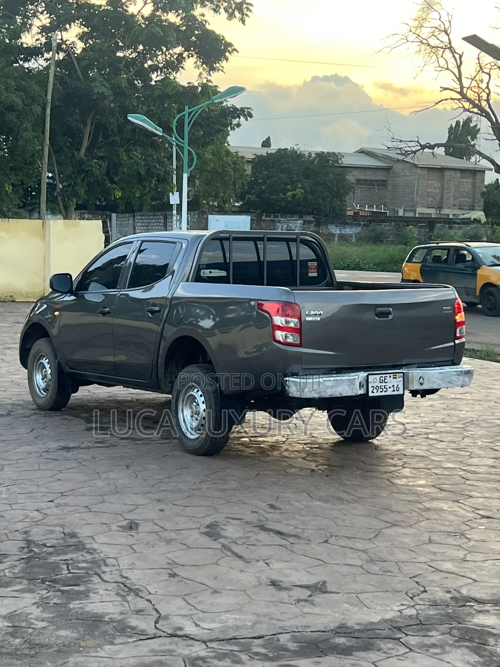 Mitsubishi L200 2016 Green