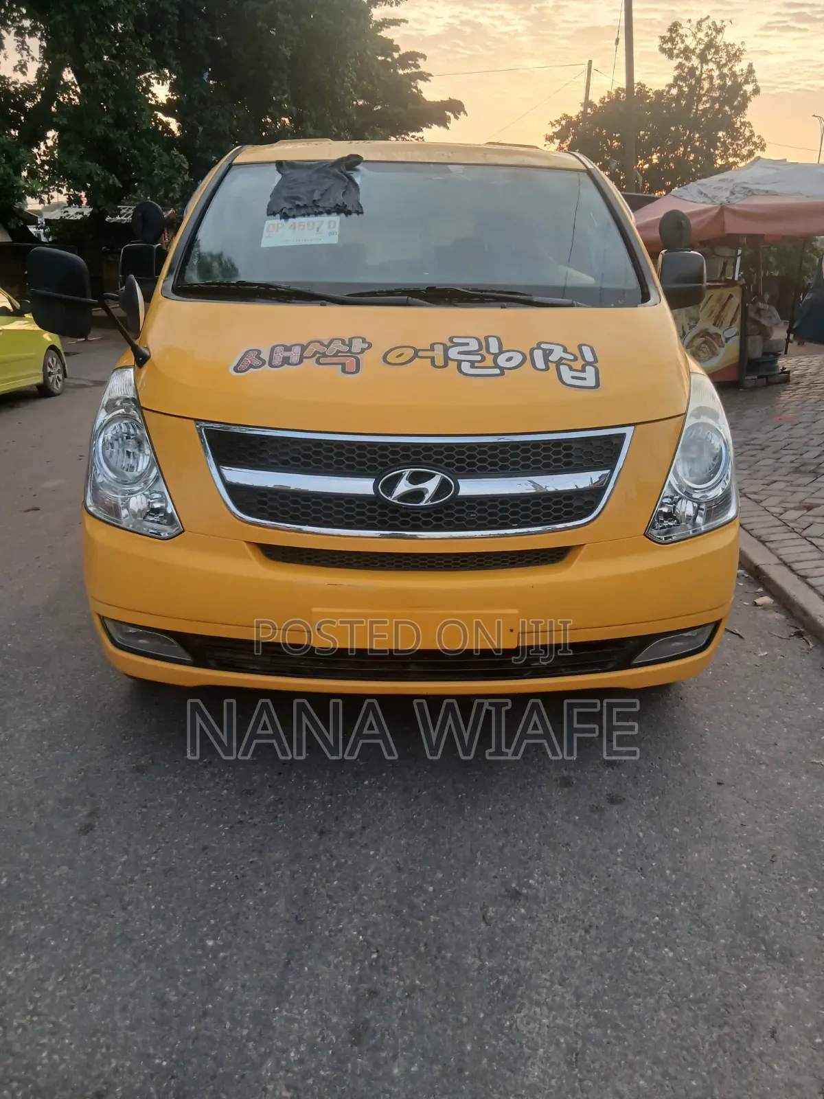 Hyundai H1 2014 Yellow