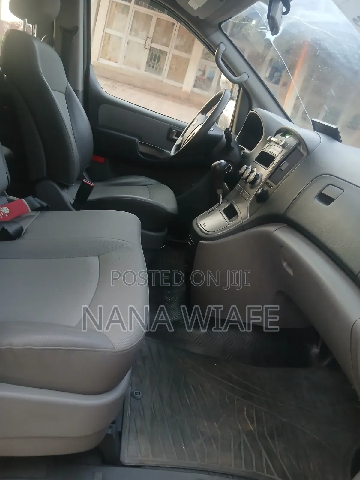 Hyundai H1 2014 Yellow
