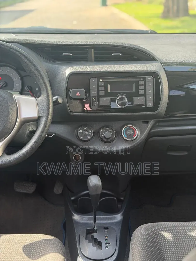 Toyota Vitz 1.0 FWD 3dr 2014 Silver