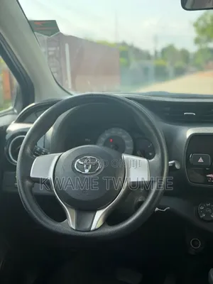 Toyota Vitz 1.0 FWD 3dr 2014 Silver