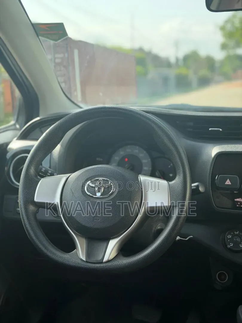 Toyota Vitz 1.0 FWD 3dr 2014 Silver