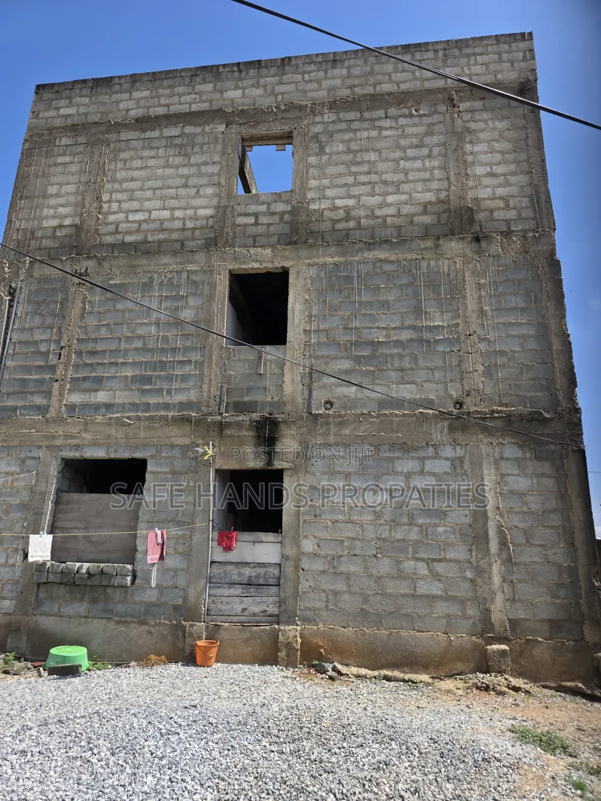 20bdrm Apartment in Sakora for sale