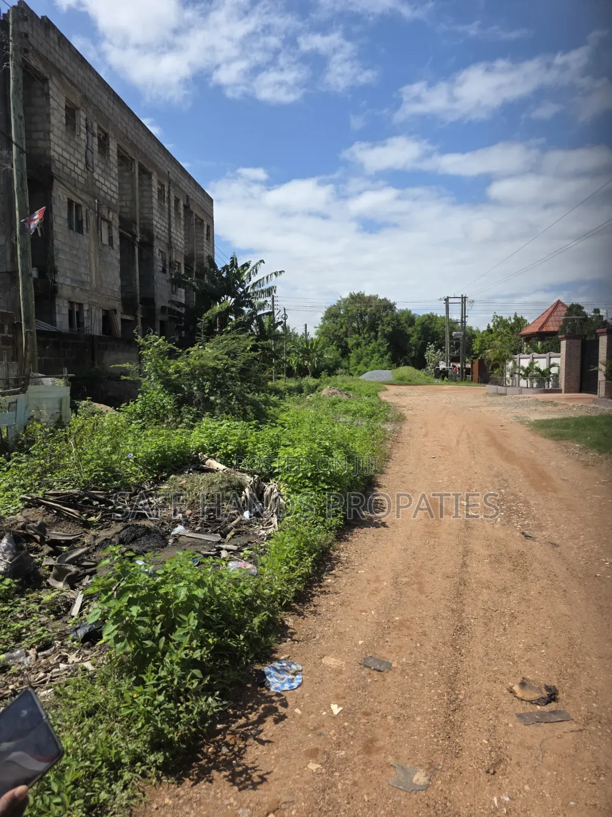 20bdrm Apartment in Sakora for sale