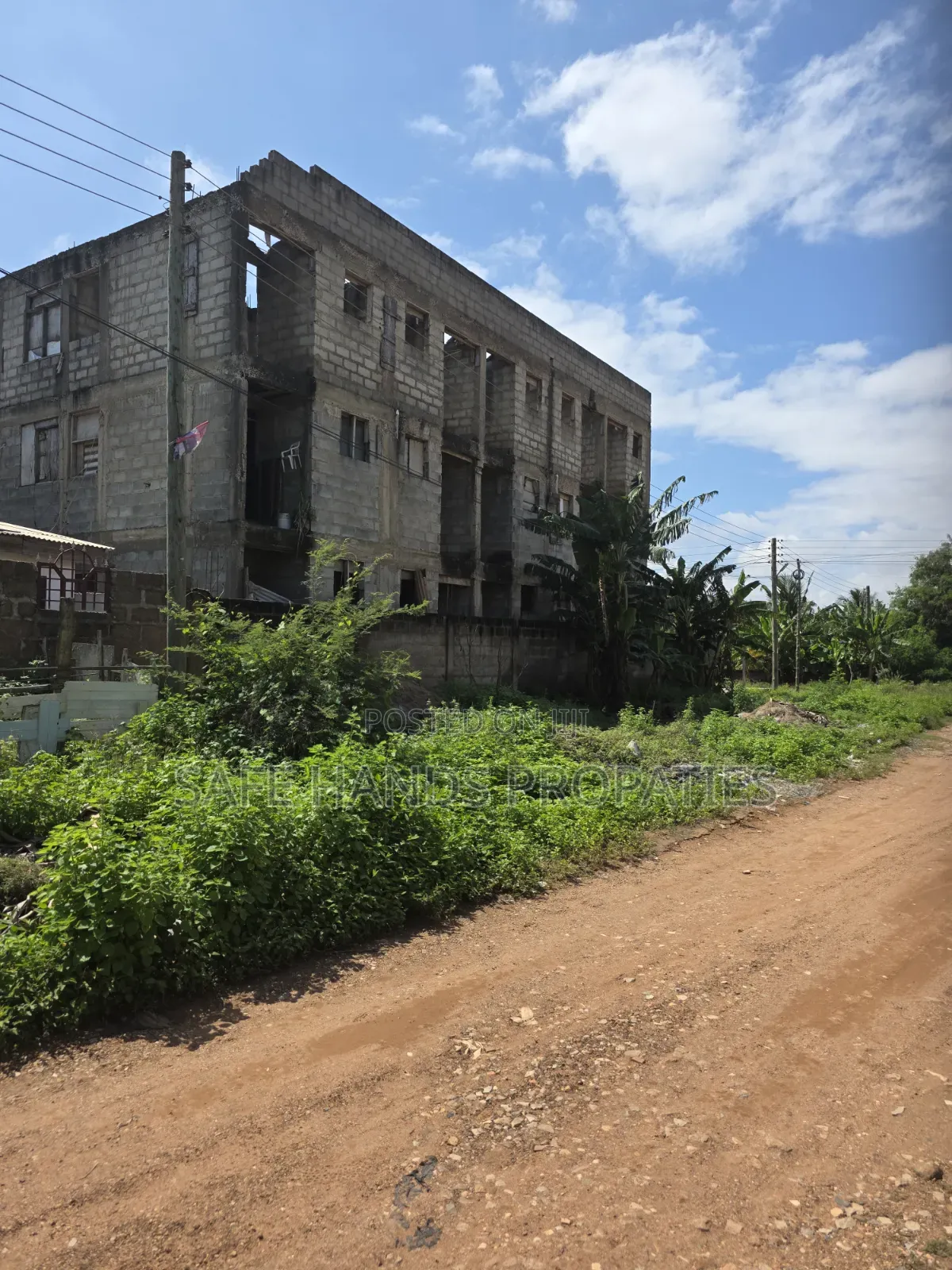 20bdrm Apartment in Sakora for sale