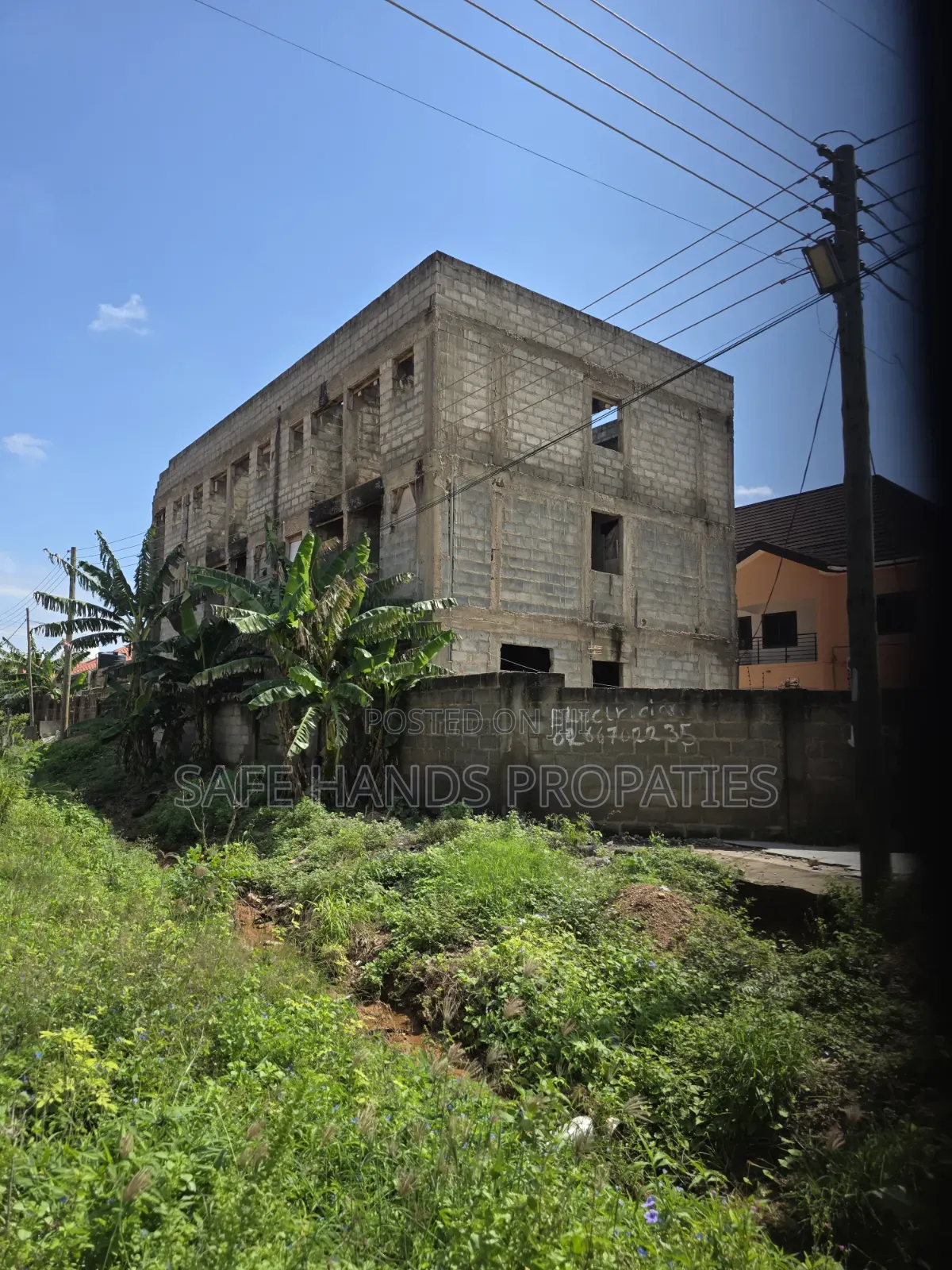 20bdrm Apartment in Sakora for sale