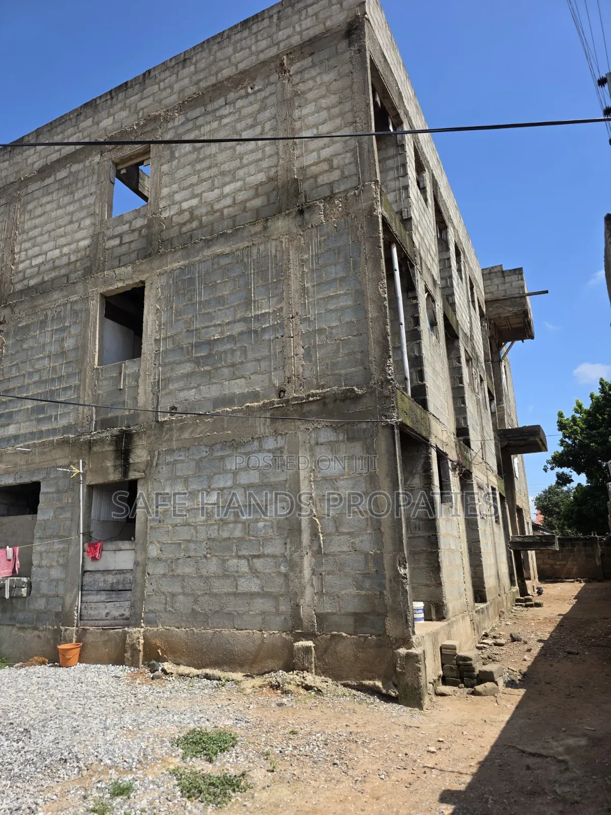 20bdrm Apartment in Sakora for sale