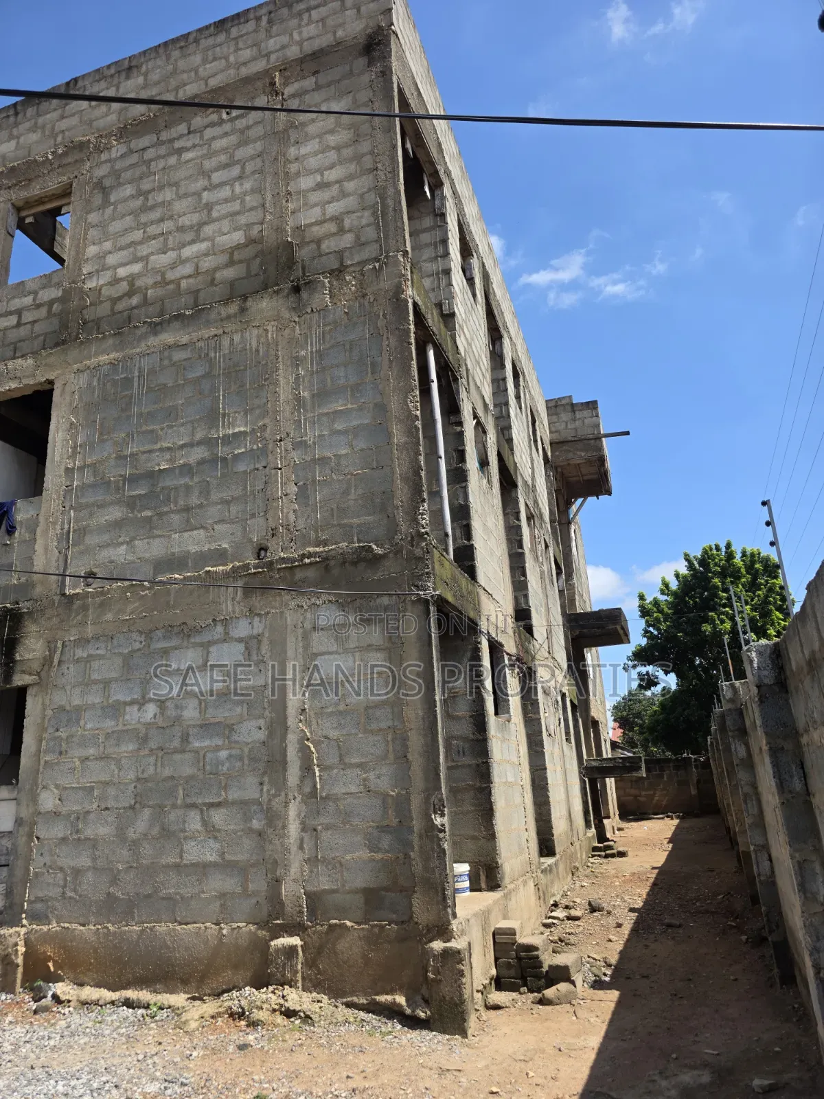 20bdrm Apartment in Sakora for sale