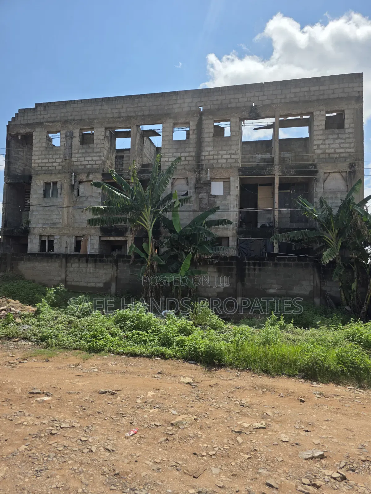 20bdrm Apartment in Sakora for sale