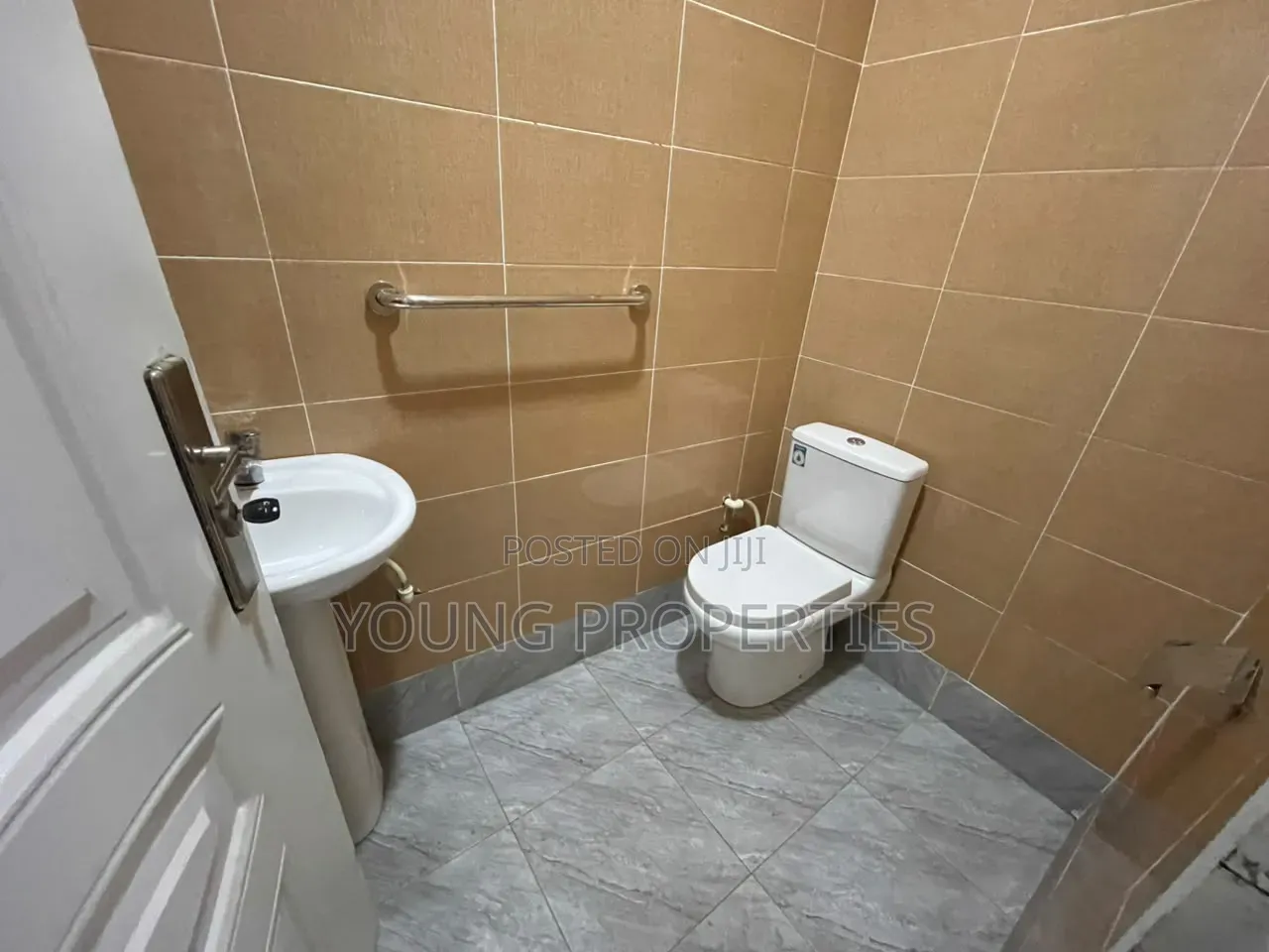 2bdrm Apartment in Anyaa, Market for rent
