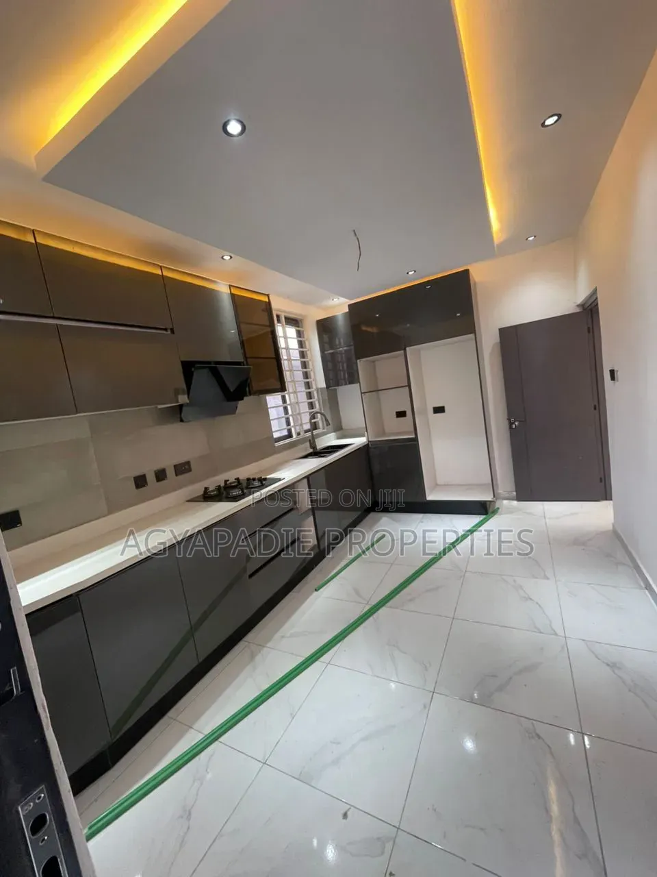 4bdrm Mansion in Pokuase for sale