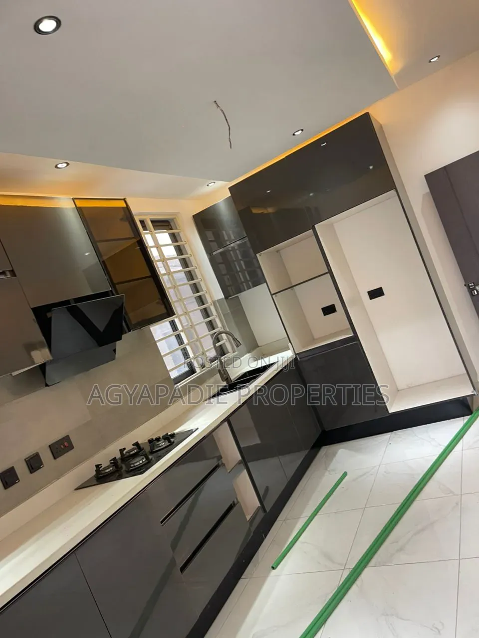 4bdrm Mansion in Pokuase for sale