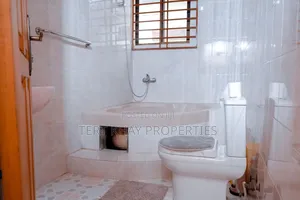 6bdrm House in Sakumono for rent
