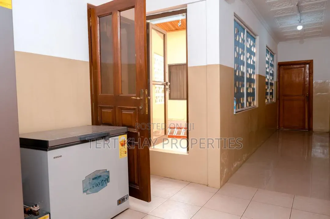 6bdrm House in Sakumono for rent