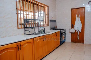 6bdrm House in Sakumono for rent